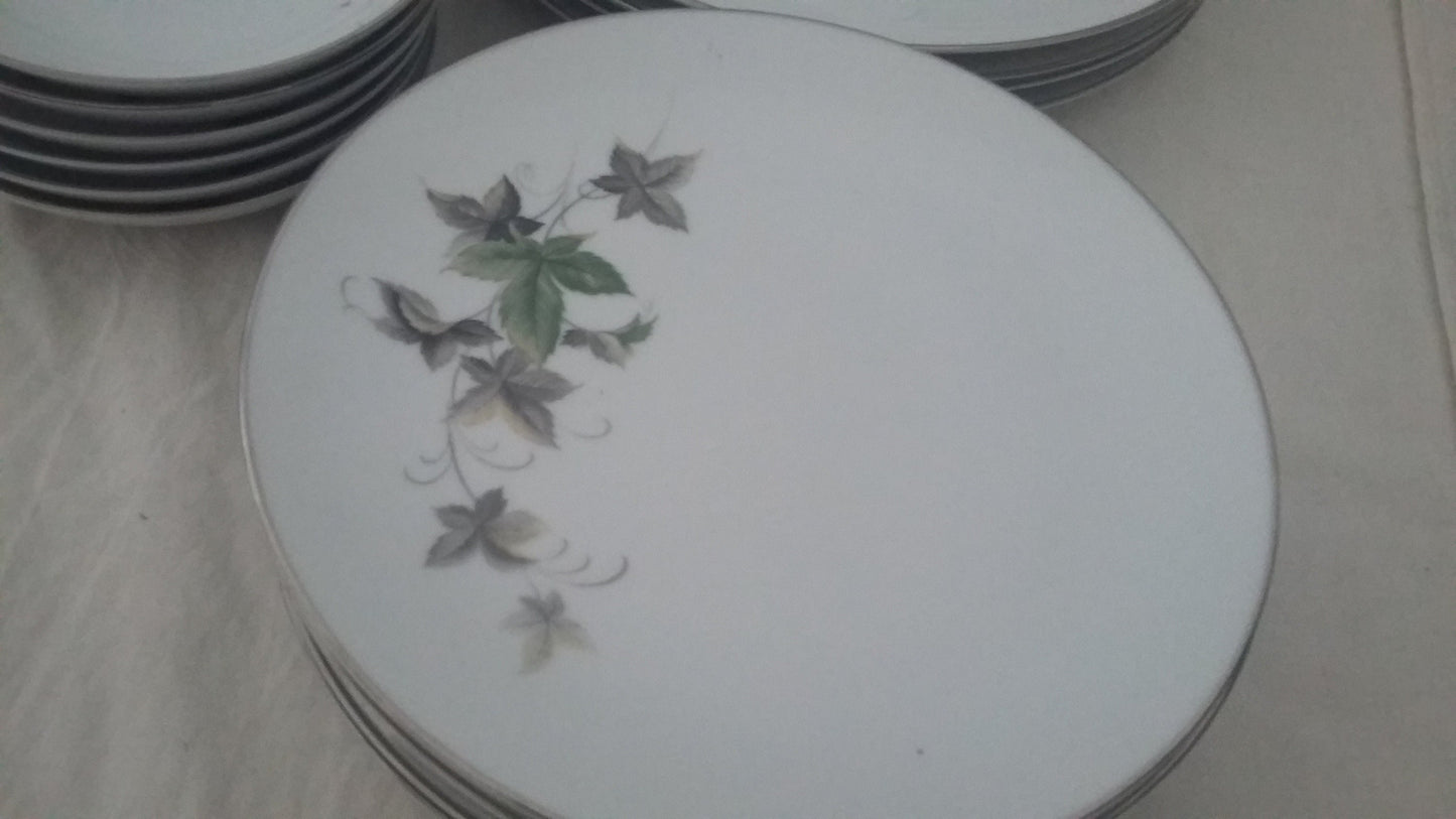 Quality Part Noritake Kerrie Dinner Service. Japan