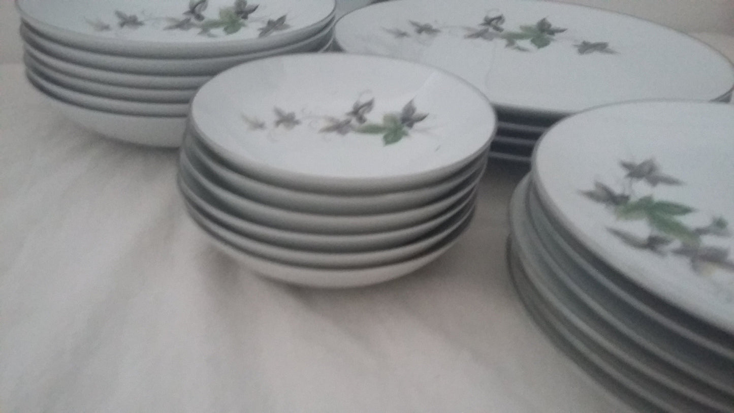 Quality Part Noritake Kerrie Dinner Service. Japan