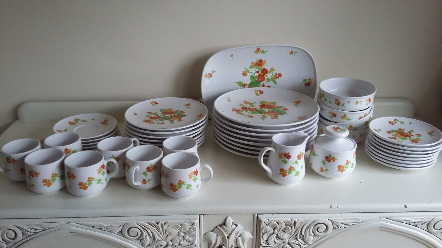Noritake China Dinner Service ‘Happy Days’