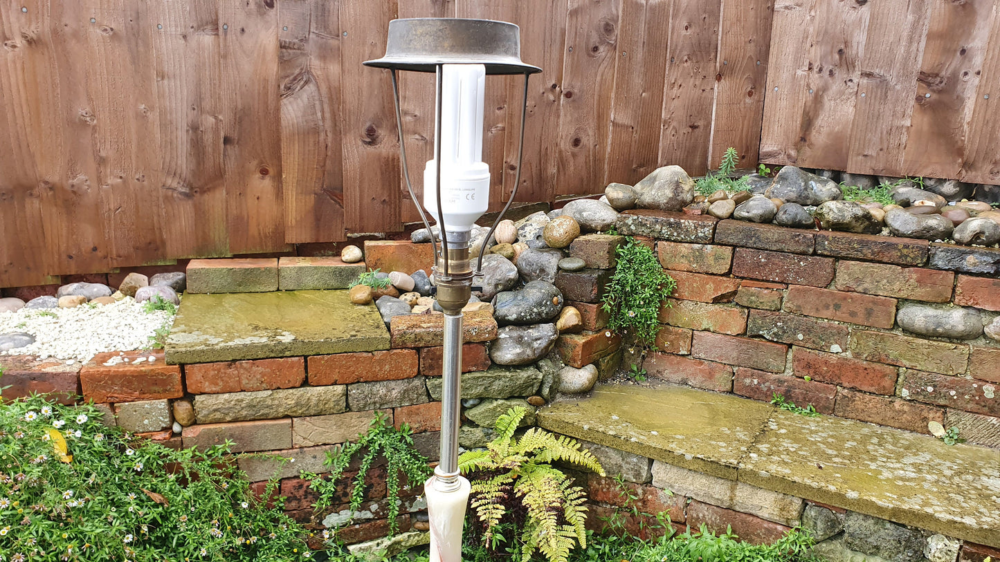 Working Vintage Retro Kitsch Onyx and Composite Onyx Effect 70’s Standard Lamp