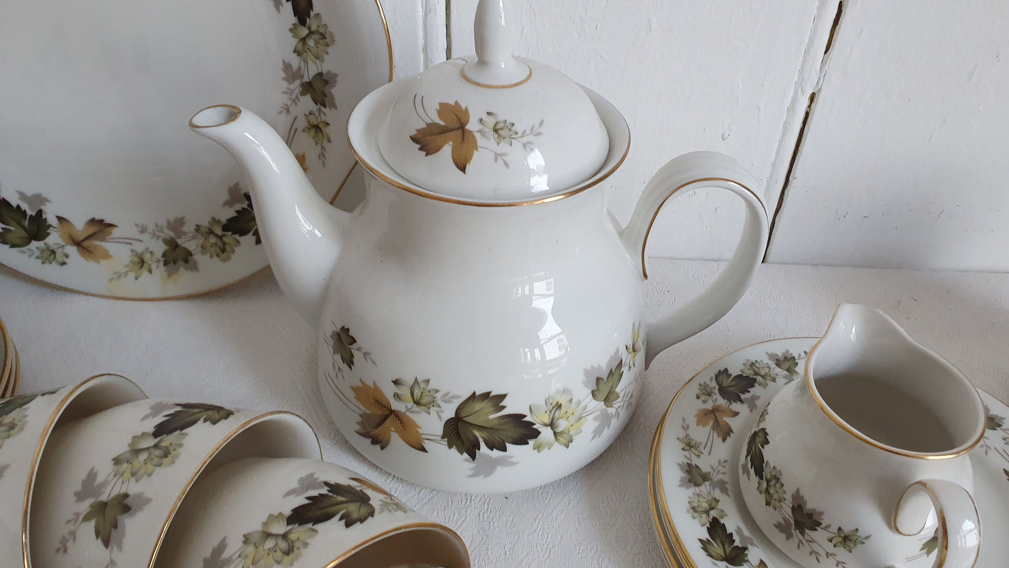 Vintage Autumn Leaves Royal Doulton ‘Larchmont’ 8 Eight Piece Tea Service.