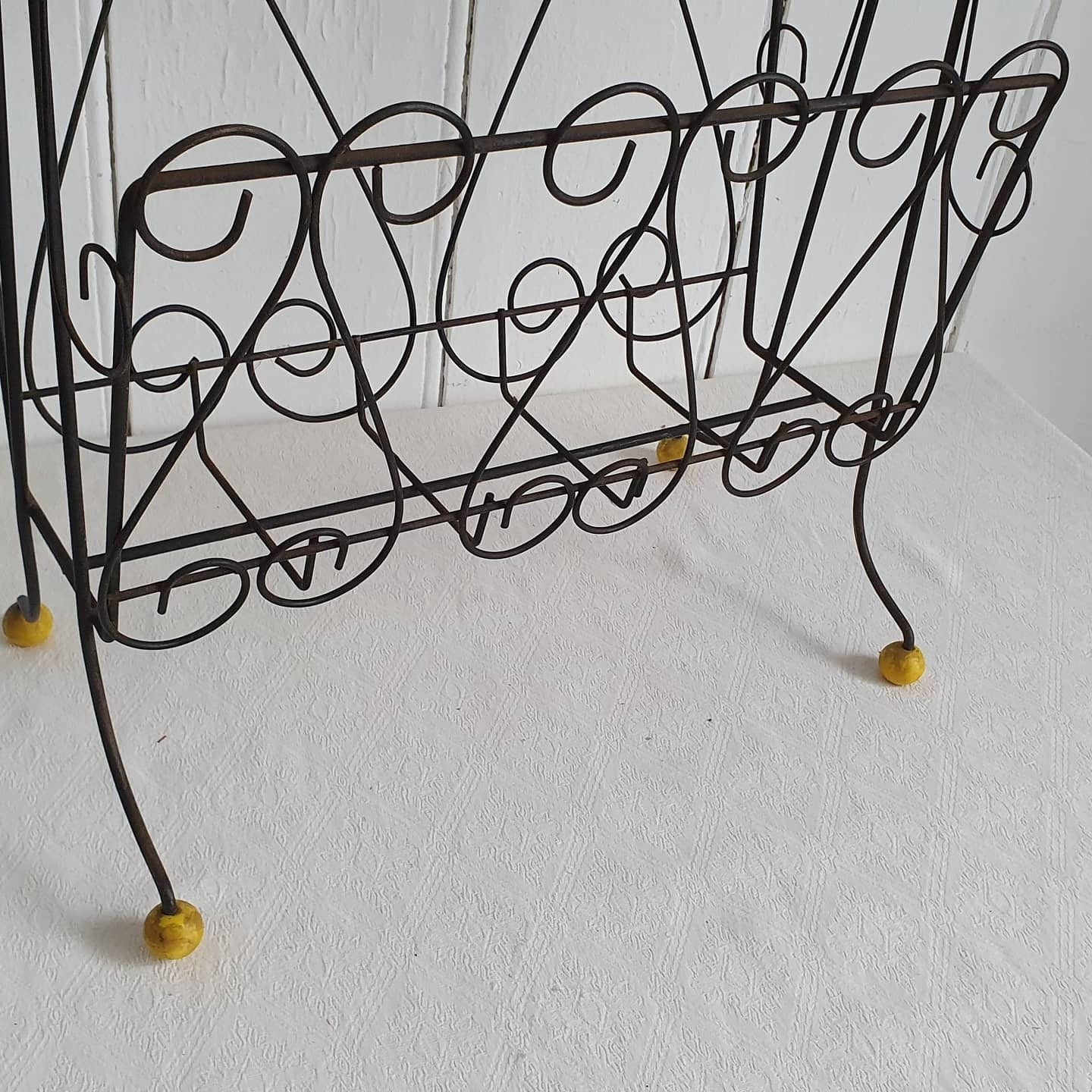 Classic Decorative 50’s Retro Large Magazine Rack (2 ft tall) Atomic Feet