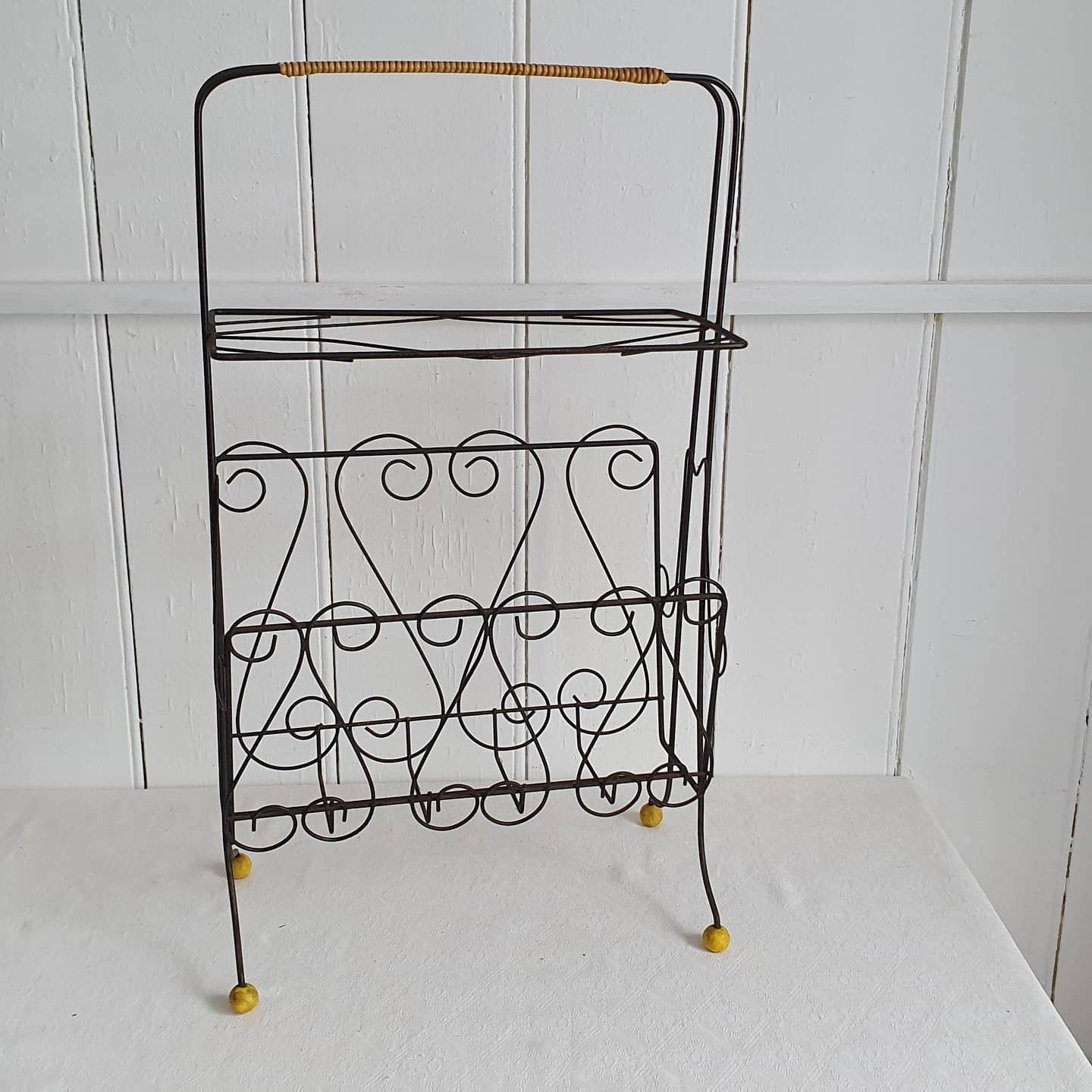 Classic Decorative 50’s Retro Large Magazine Rack (2 ft tall) Atomic Feet