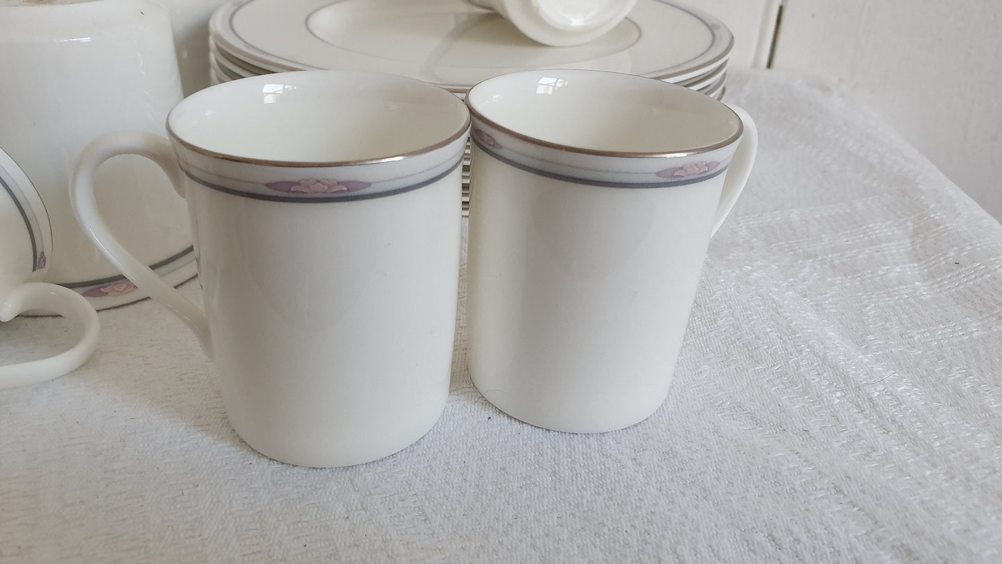 40 Piece Classic 80’s Chic Vintage Large Quality Royal Doulton ‘Simplicity’ Tea Coffee Service 8 Of Each Bone China