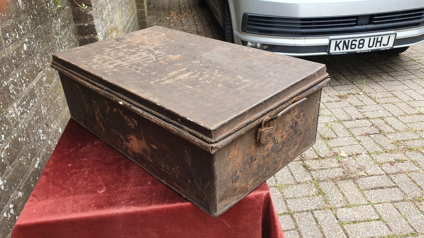 Rare Vintage Military Medical Uniform Storage Carrier TV Drama Shop Prop Coffee Table Major James Grierson