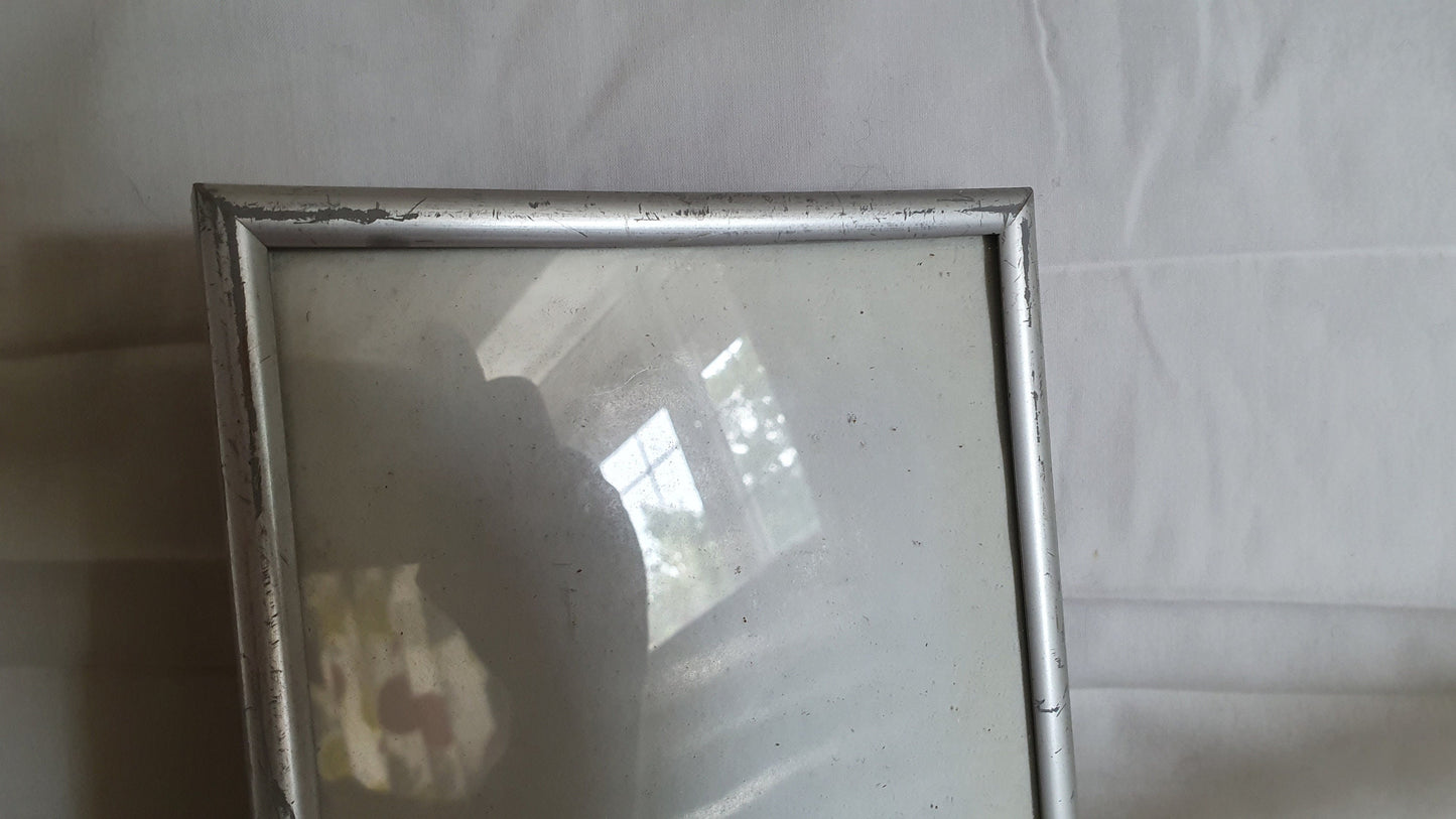 4 Vintage Freestanding or Wall Hanging Photo Picture Frames Gilt Gold