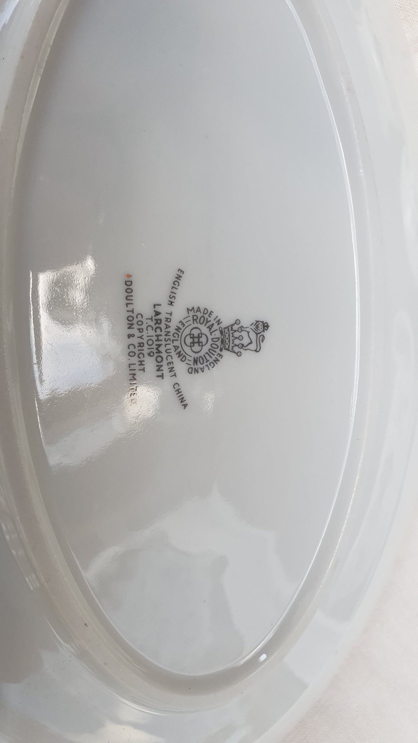 Quality Royal Doulton Bone China Dinner and Tea Service Larchmont Pattern Autumn