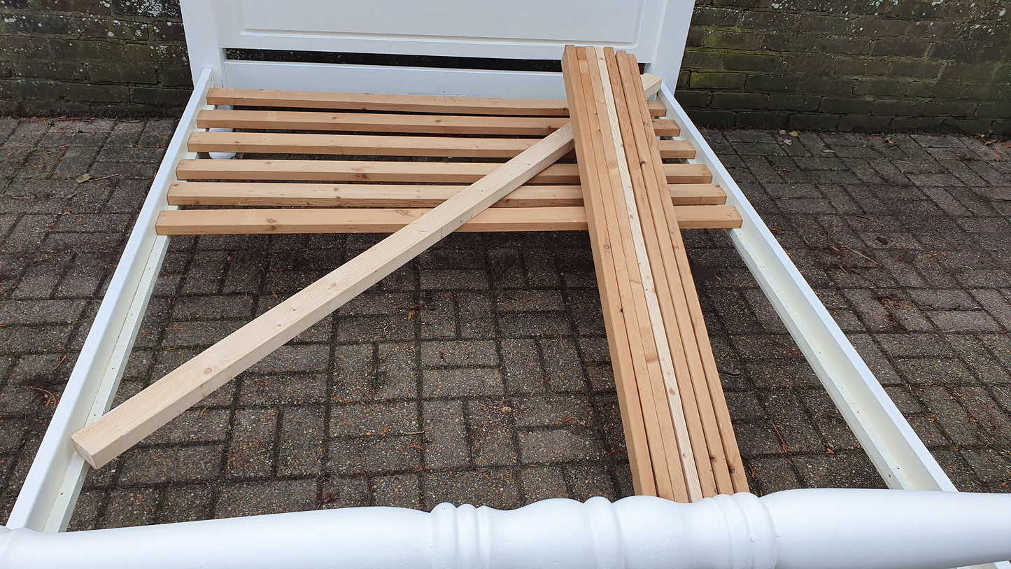 Splendid Hand Painted 4 ft 6 Double Bed Frame in Farrow and Ball. With Slats.