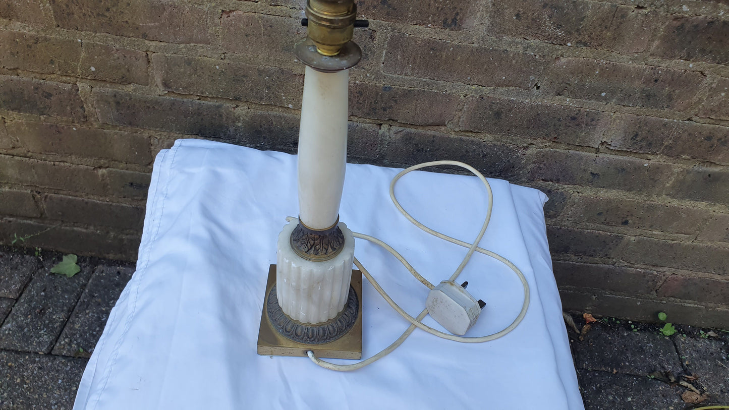 Vintage White Retro Working Onyx and Brass Table Lamp. Working.