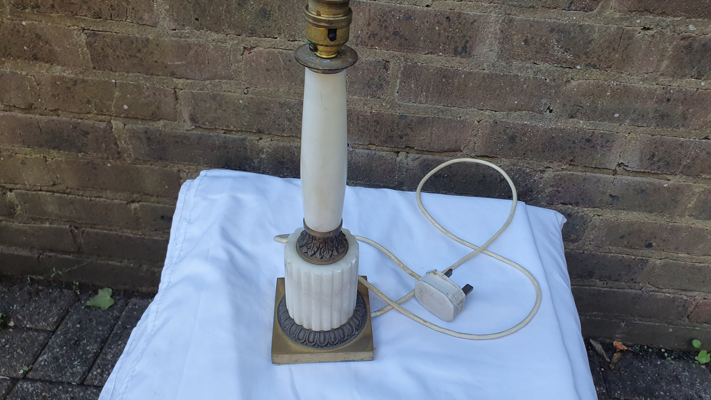 Vintage White Retro Working Onyx and Brass Table Lamp. Working.