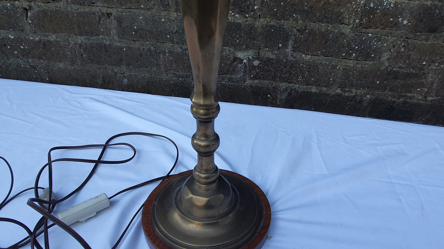 Impressive Brass Wooden Base Tall Bedside Table Desk Lamp Working.