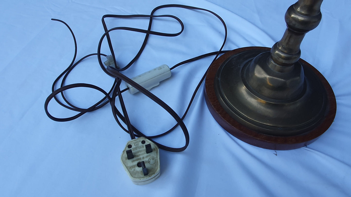 Impressive Brass Wooden Base Tall Bedside Table Desk Lamp Working.