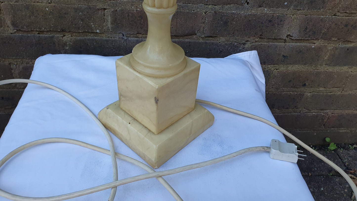 Grand Vintage Retro Onyx Table Lamp. Cream Yellow