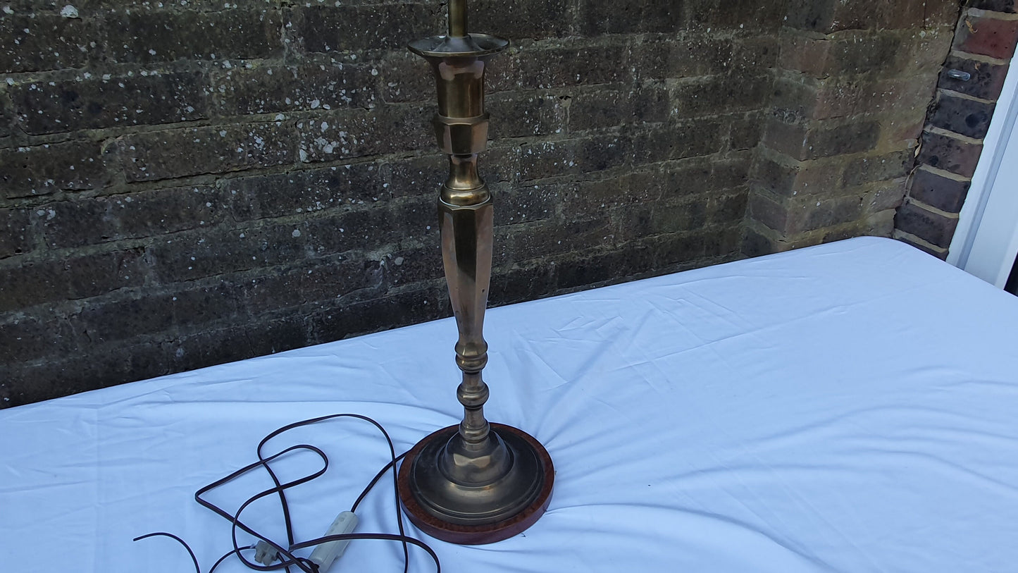 Impressive Brass Wooden Base Tall Bedside Table Desk Lamp Working.