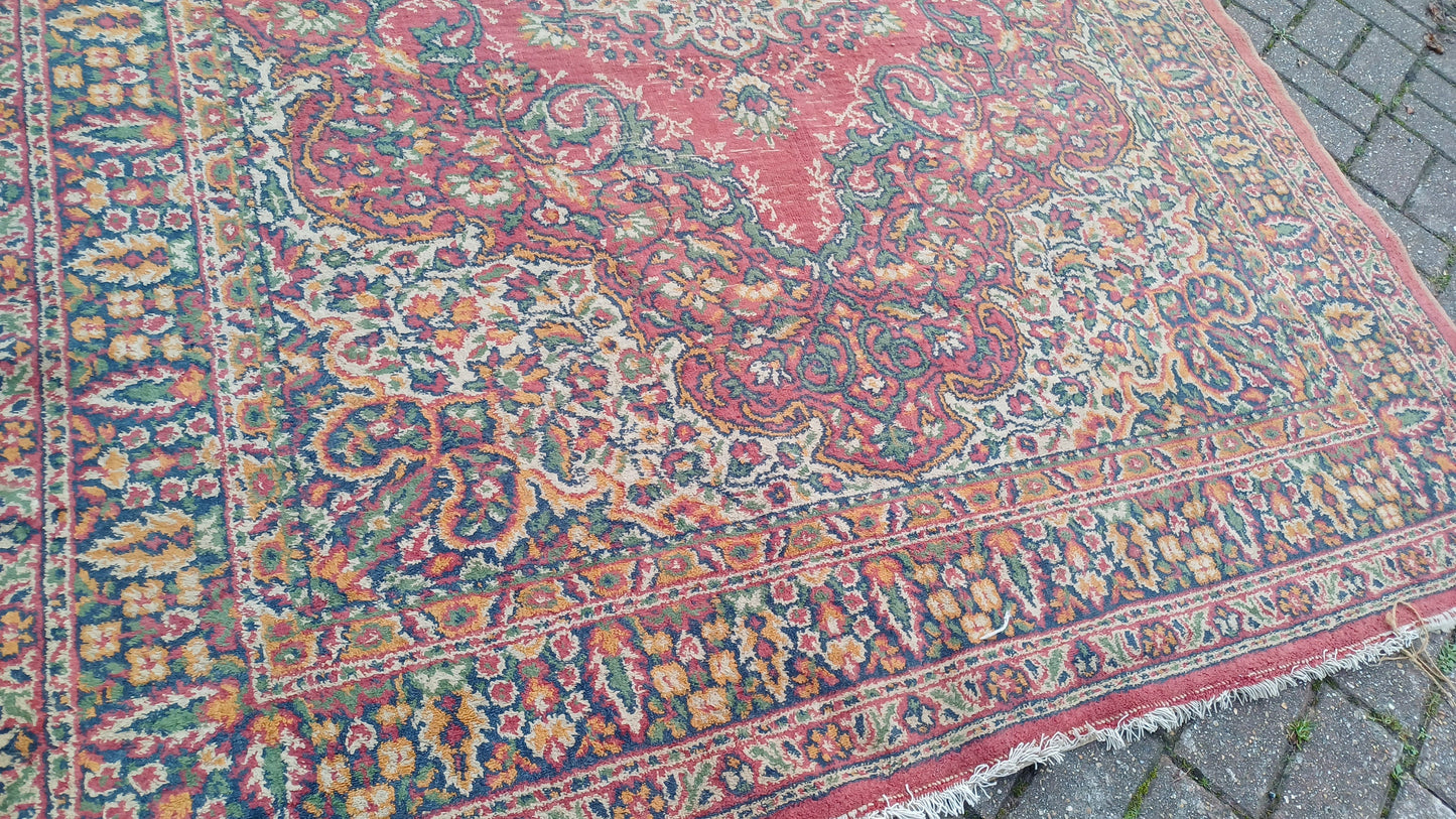 Super Vintage Victorian Turkish Decorative Asian Style Rug. 245 x 180 cm