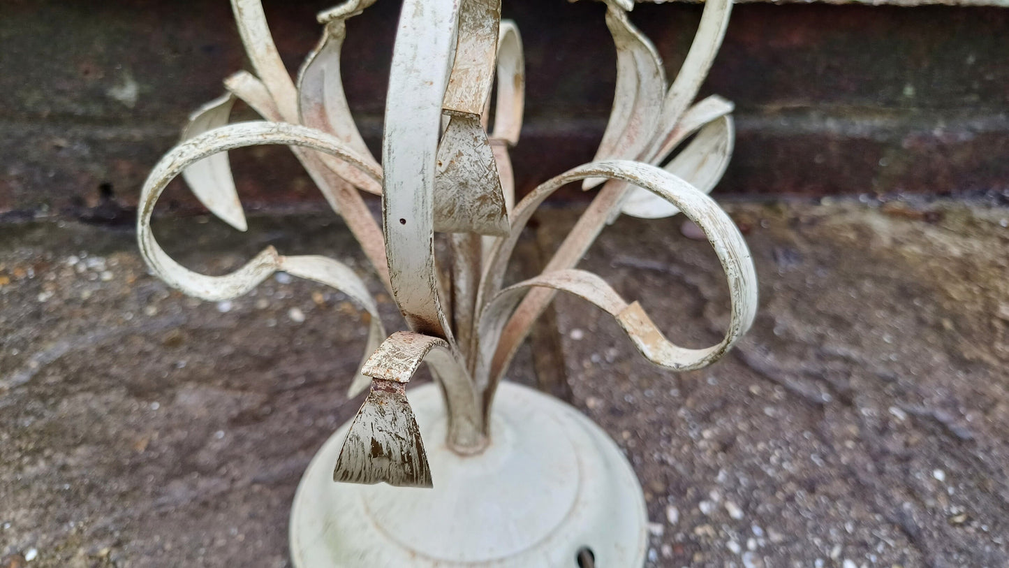 Country Style Shabby Chic Metal Lamp (28cm tall) - working with glass shade