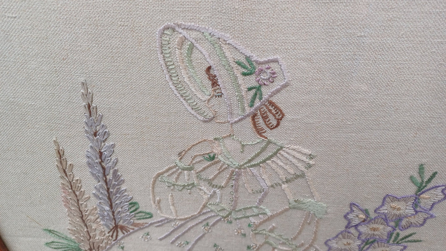 Beautiful Solid Oak Embroidered Fire Screen Crinoline Lady Embroidery.