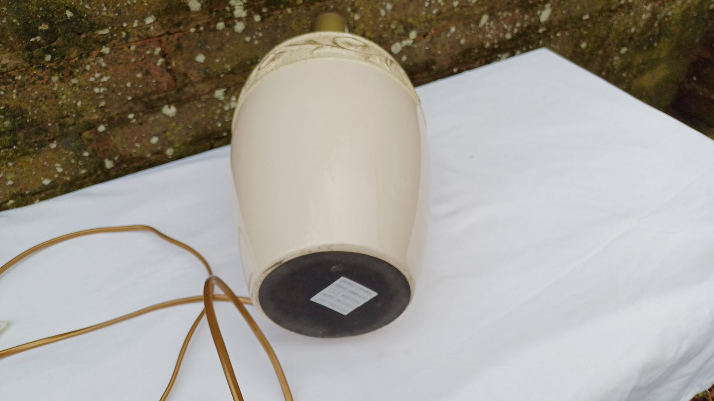 Large 1990s ceramic cream table lamp with Gold pottery effect relief and detail - 37cm tall - working condition