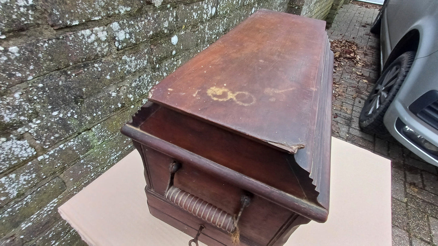 Beautiful Genuine Victorian Singer Sewing Machine Functional. Industrial.