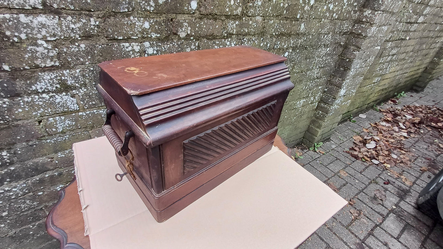 Beautiful Genuine Victorian Singer Sewing Machine Functional. Industrial.