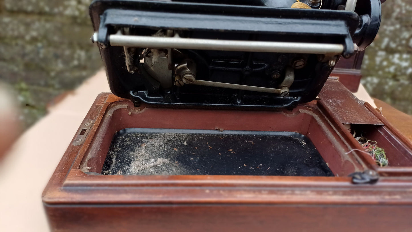 Beautiful Genuine Victorian Singer Sewing Machine Functional. Industrial.