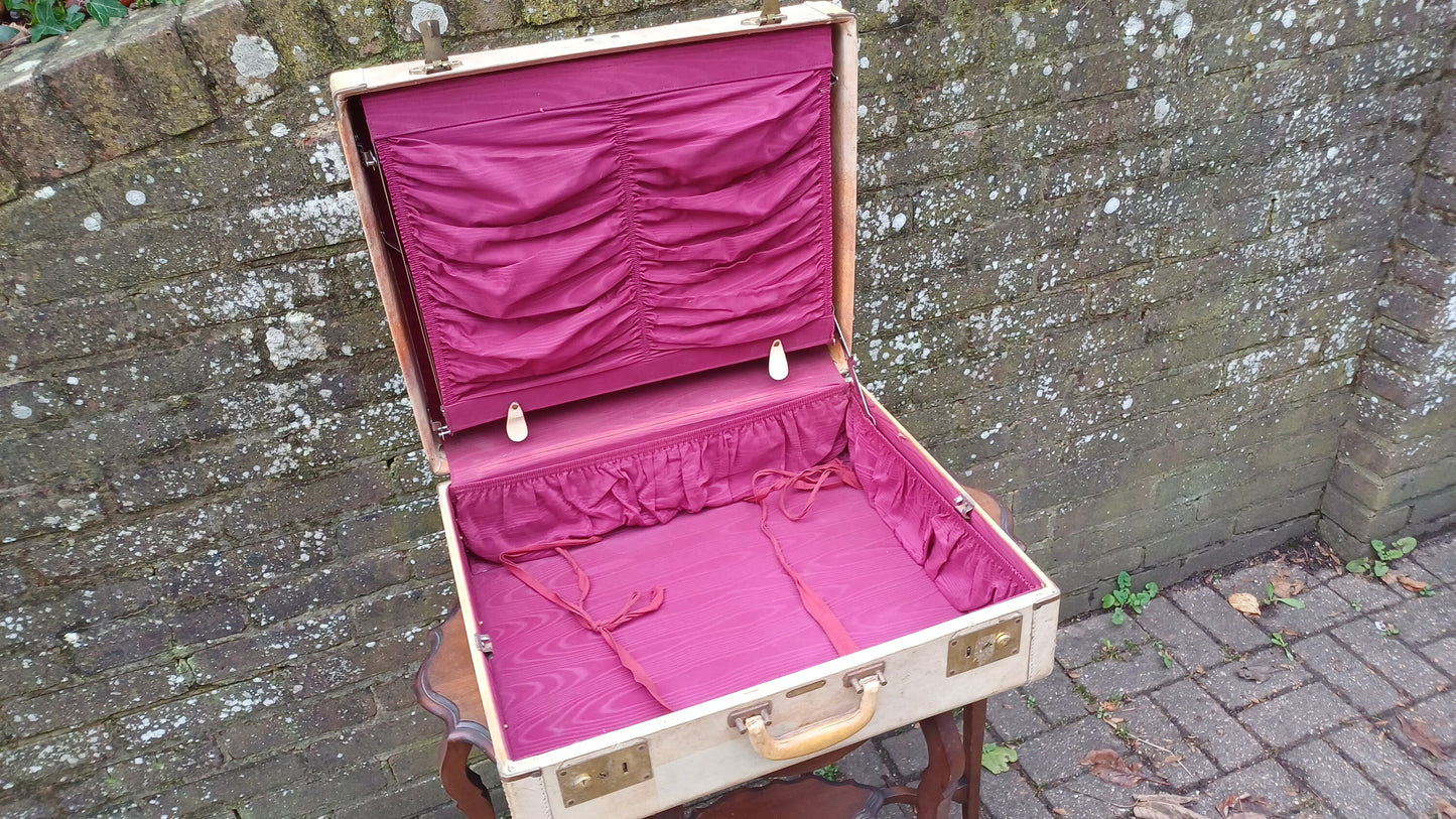 Superb Top Quality Gleneaton Suitcase Brass Fixings Amazing Internal Wardrobe