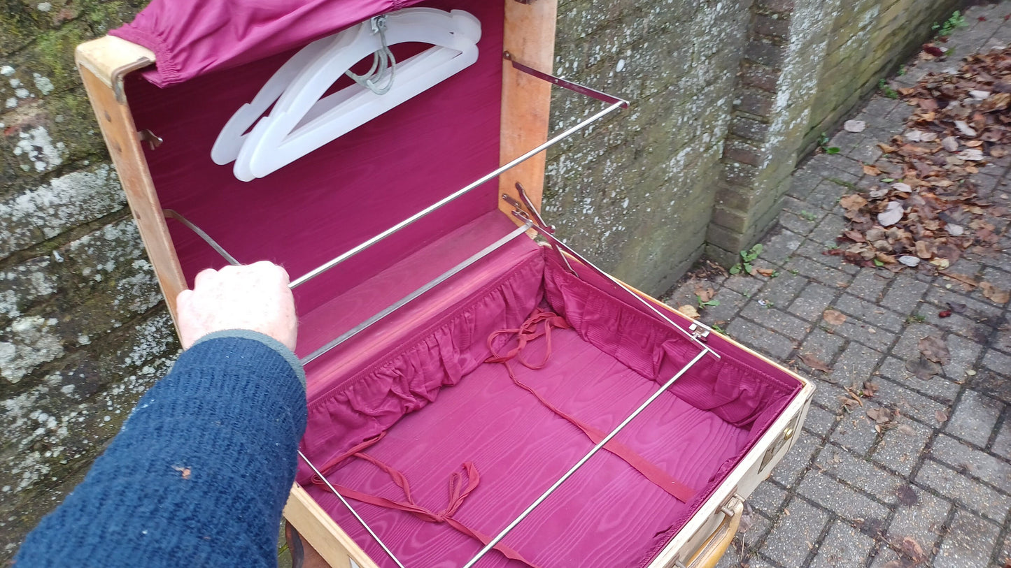 Superb Top Quality Gleneaton Suitcase Brass Fixings Amazing Internal Wardrobe