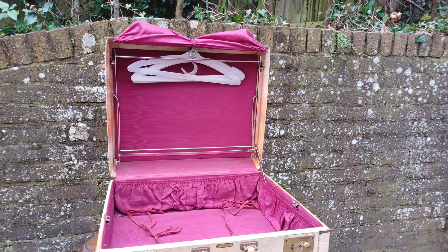 Superb Top Quality Gleneaton Suitcase Brass Fixings Amazing Internal Wardrobe