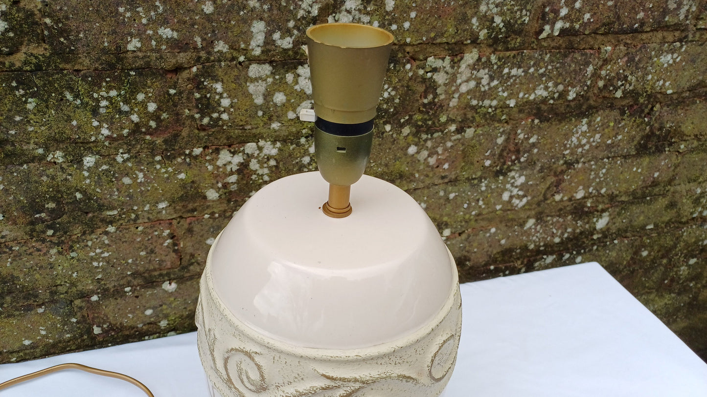 Large 1990s ceramic cream table lamp with Gold pottery effect relief and detail - 37cm tall - working condition