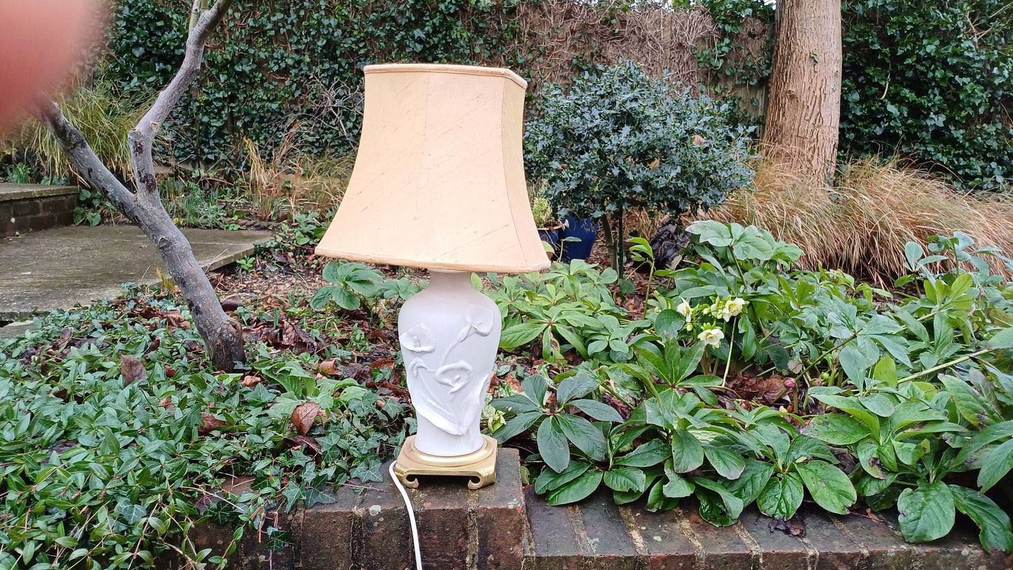 Elegant Vintage Ceramic Lamp with Shade and Moulded Flower Motif Base on Brass Base. Quality Lamp. Working Condition.