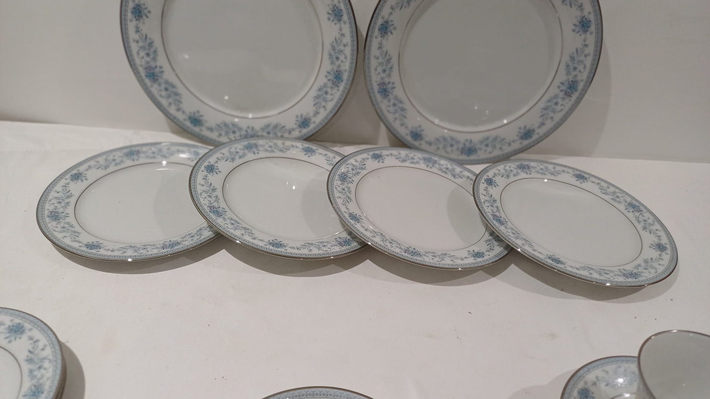Noritake Blue Hill Part Dinner Service 20 pieces - excellent condition
