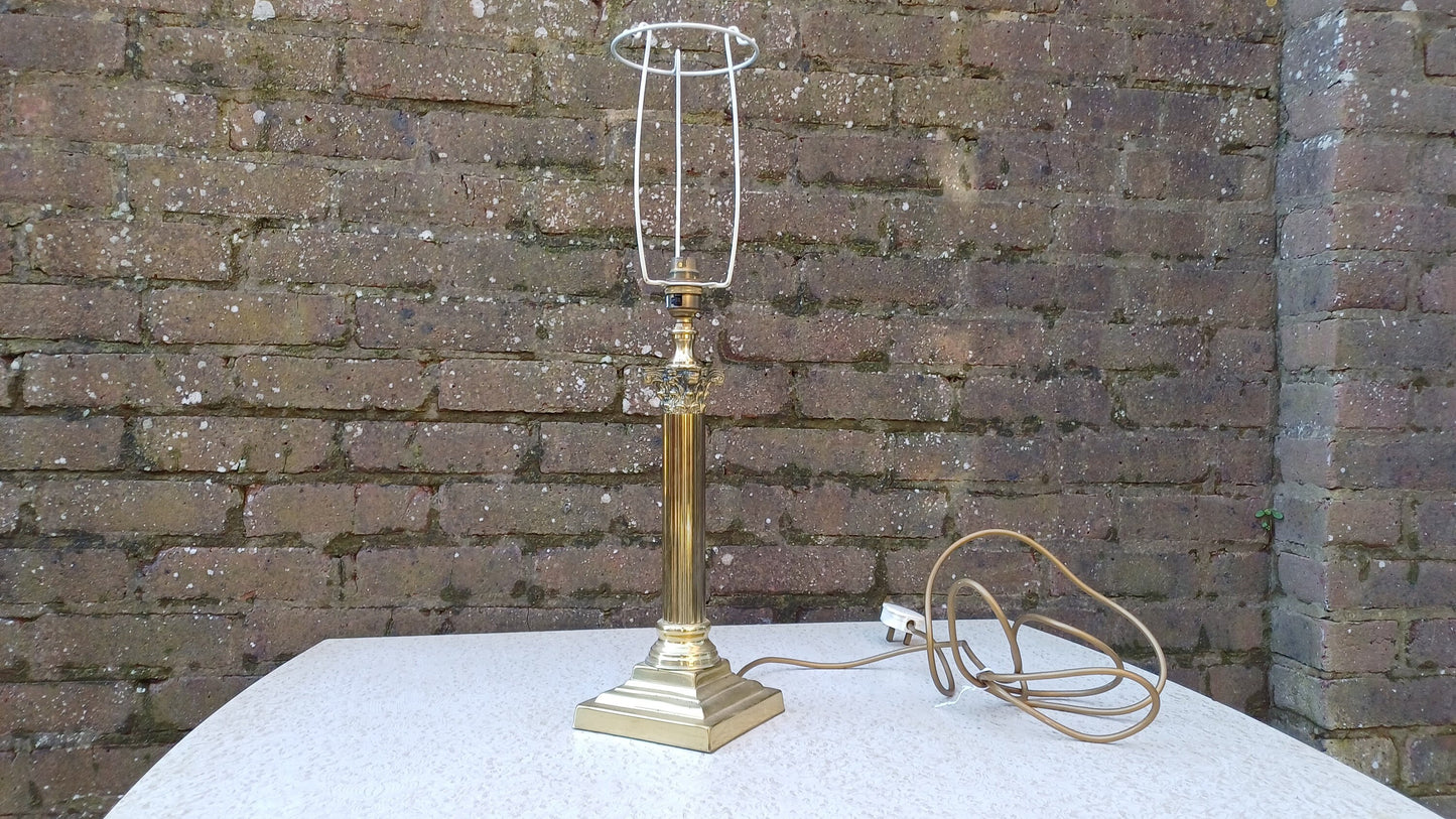 Large Vintage Classic Brass Fluted Column Decorative Table Lamp. Working Order.