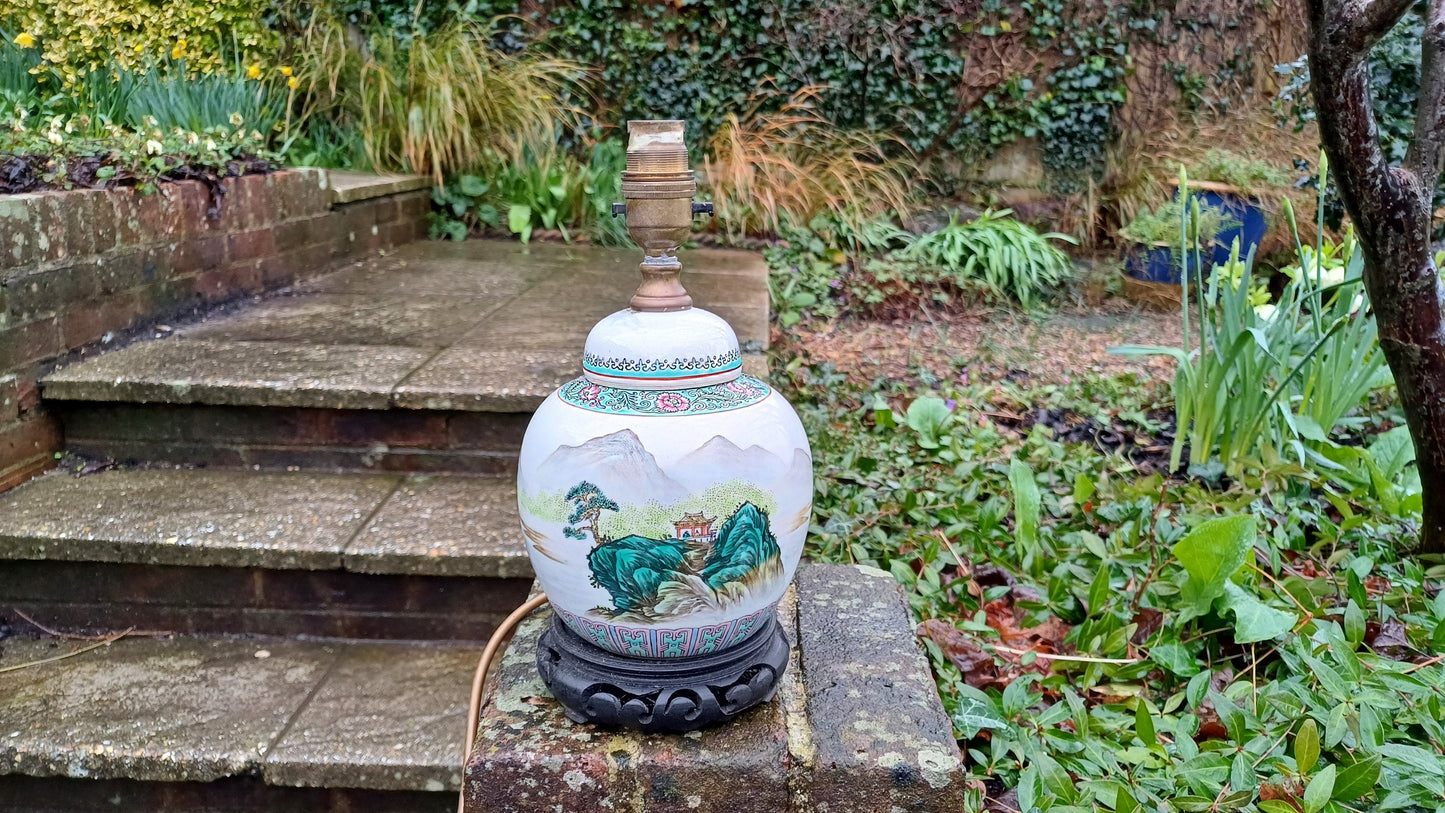 Pretty White Oriental Far East Bedside or Table Lamp in Working Order