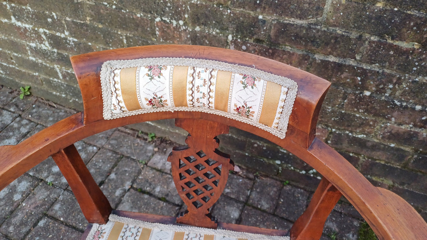 Vintage Ornate Mahogany Occasional Decorative Upholstered Chair.
