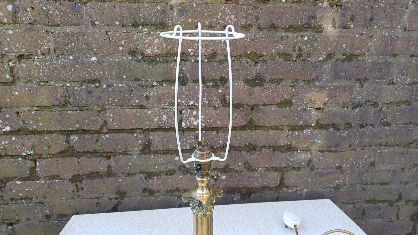 Large Vintage Classic Brass Fluted Column Decorative Table Lamp. Working Order.