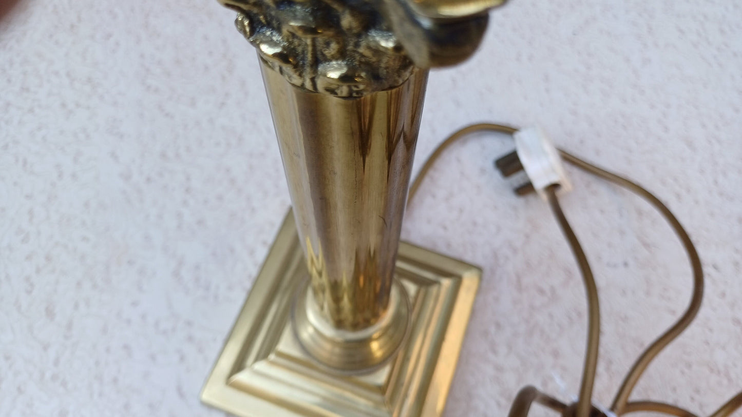 Large Vintage Classic Brass Fluted Column Decorative Table Lamp. Working Order.