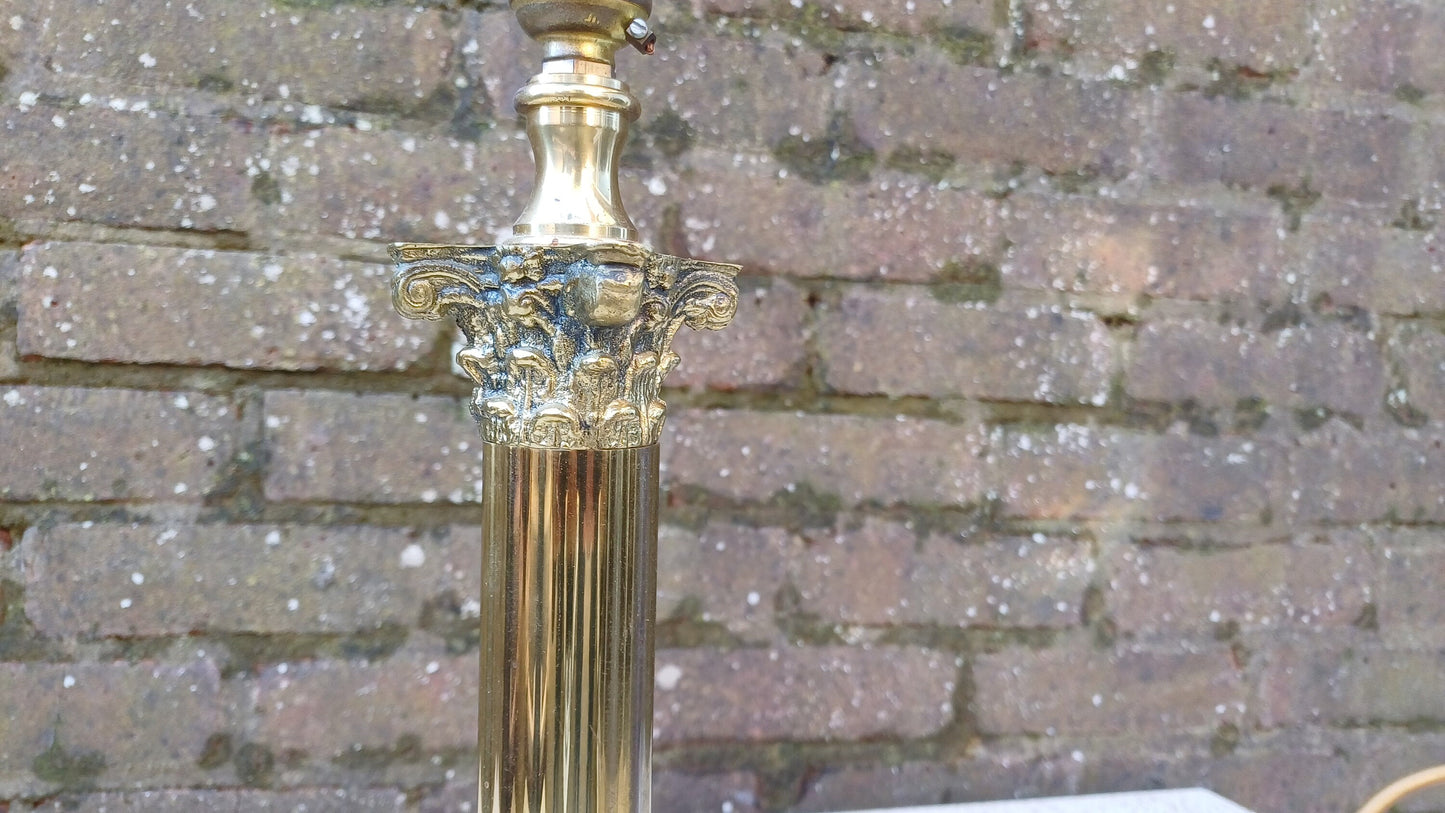 Large Vintage Classic Brass Fluted Column Decorative Table Lamp. Working Order.