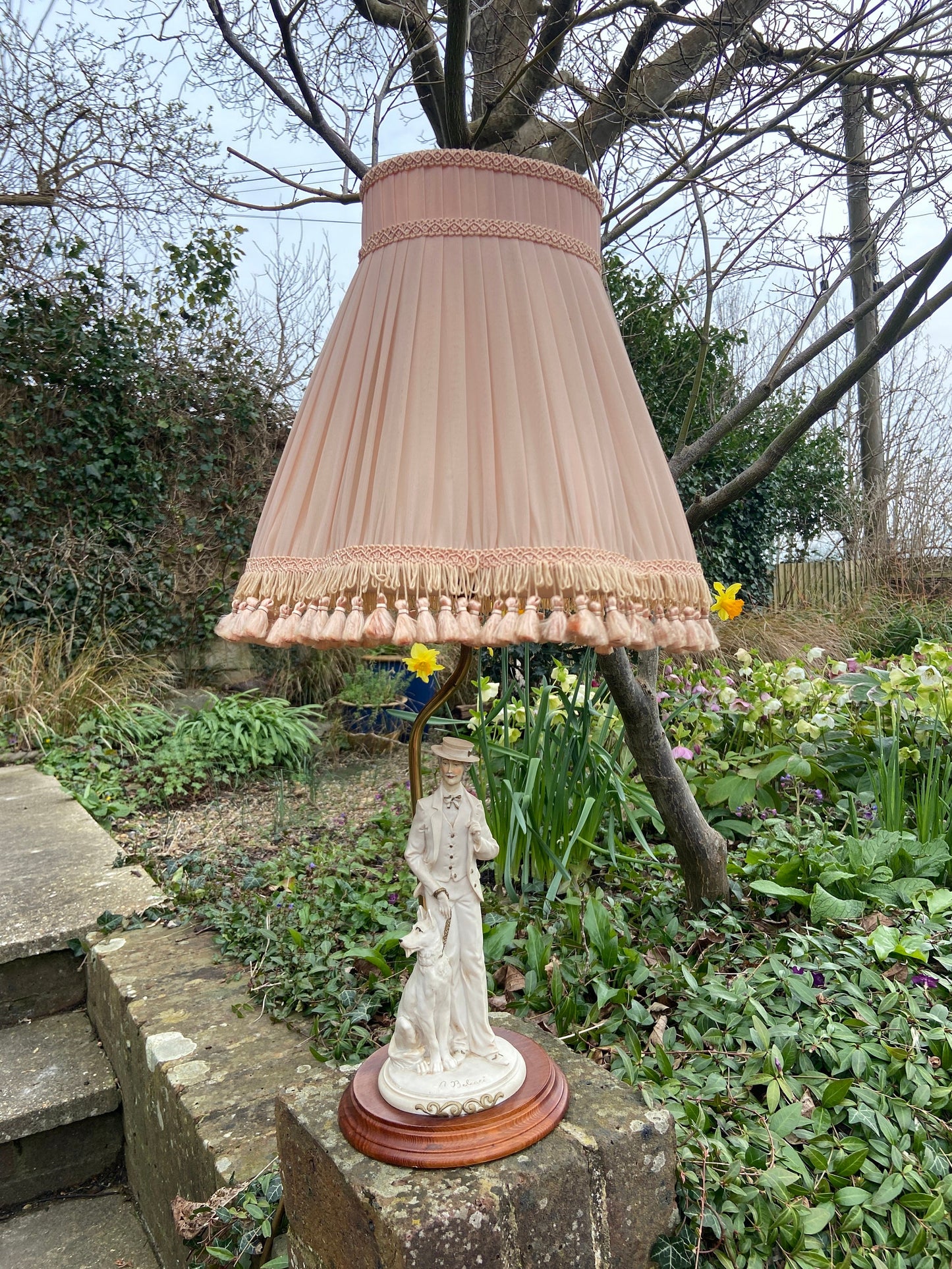 A. Belcari Capodimonte vintage lamp (Man with Dog) and shade, made in Italy - excellent vintage condition and working.