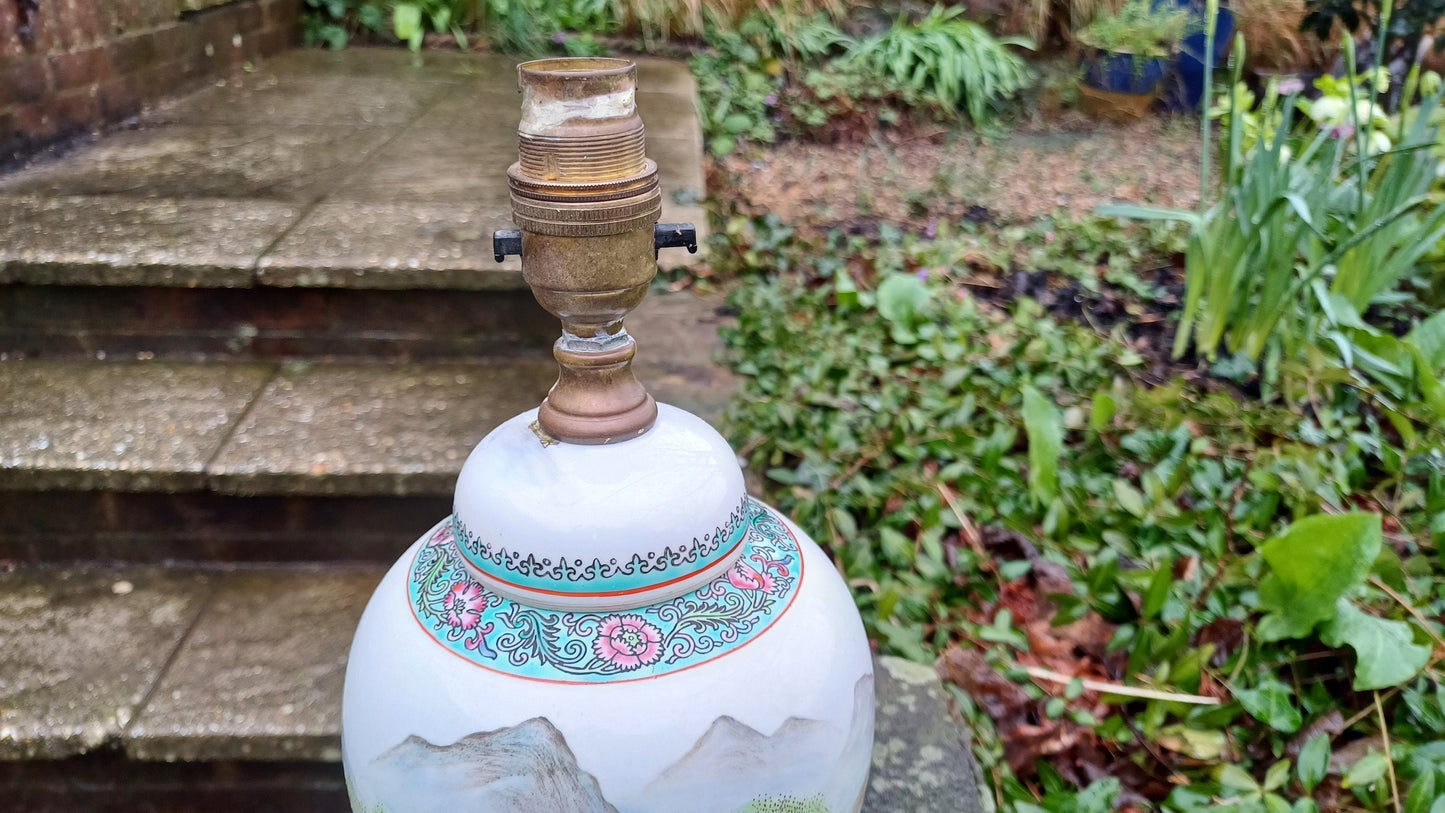 Pretty White Oriental Far East Bedside or Table Lamp in Working Order