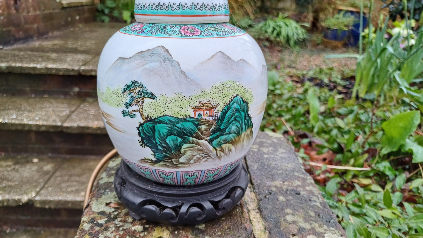Pretty White Oriental Far East Bedside or Table Lamp in Working Order
