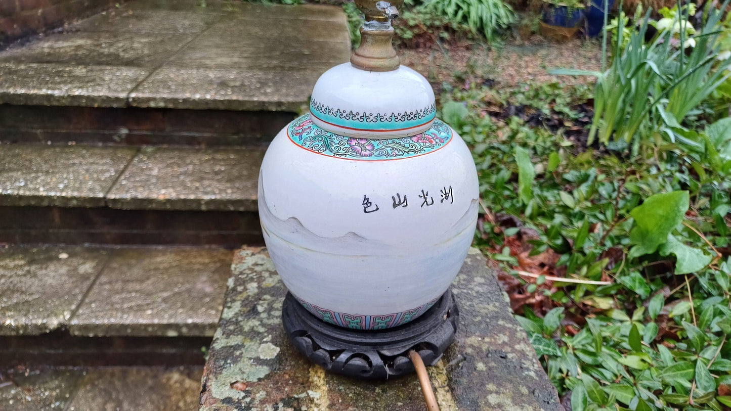 Pretty White Oriental Far East Bedside or Table Lamp in Working Order