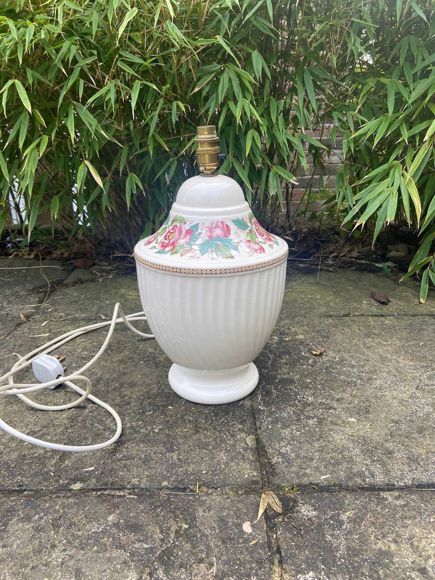 vintagelamp with flower transfer