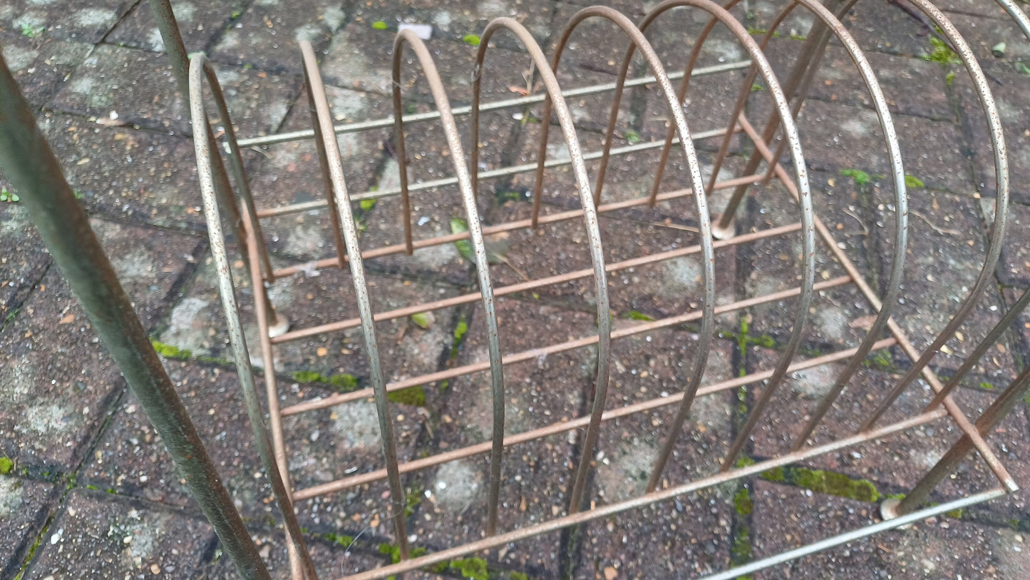 A Superb Vintage Retro 1960s 12 inch LP Metal Record Rack