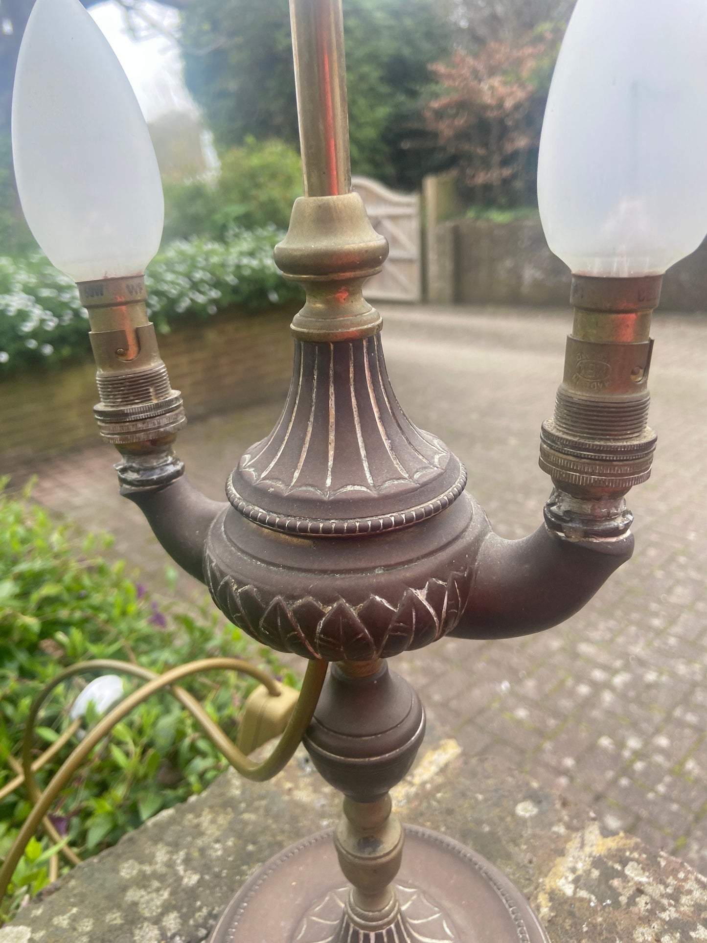 Vintage Florentine Brass Oil Lamp converted into electric table lamp - working vintage antique Italian lamp, circa 1900s