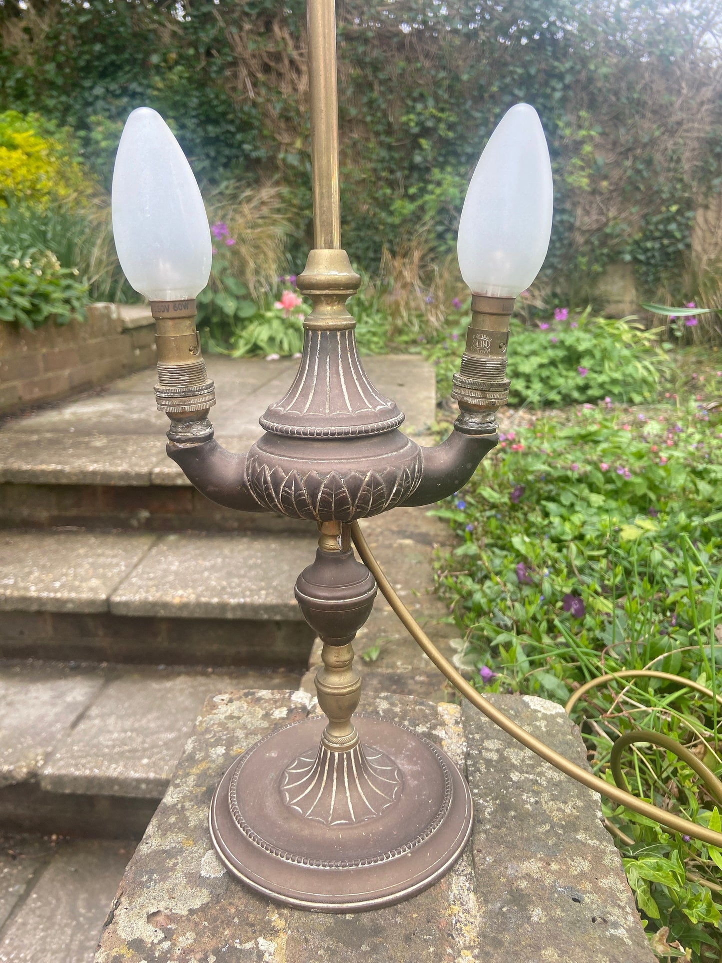 Vintage Florentine Brass Oil Lamp converted into electric table lamp - working vintage antique Italian lamp, circa 1900s