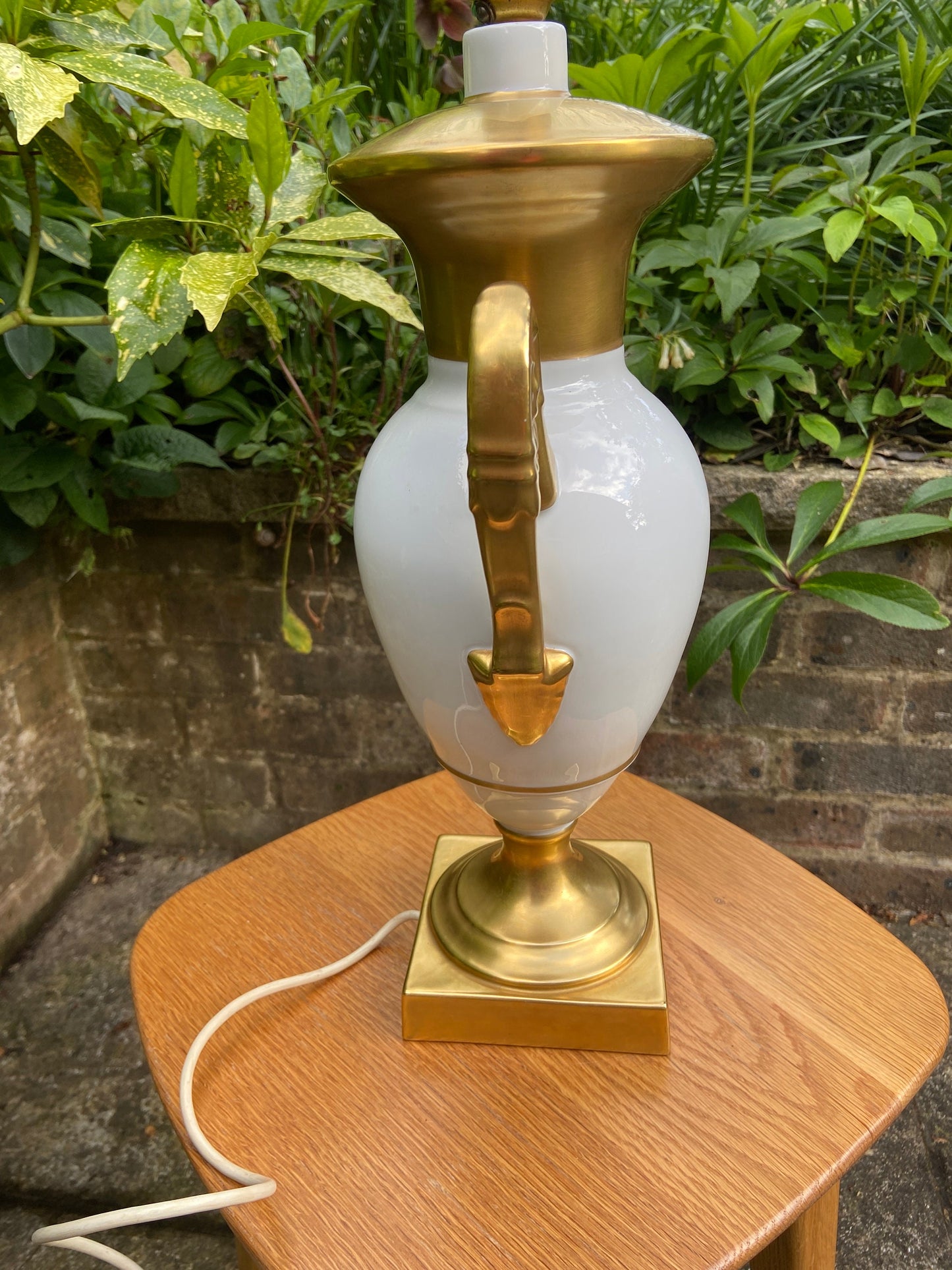 Stunning Vintage White and Gold Ceramic Table Lamp in an Ancient Urn style. Excellent condition. Working Lamp. Made in Portugal