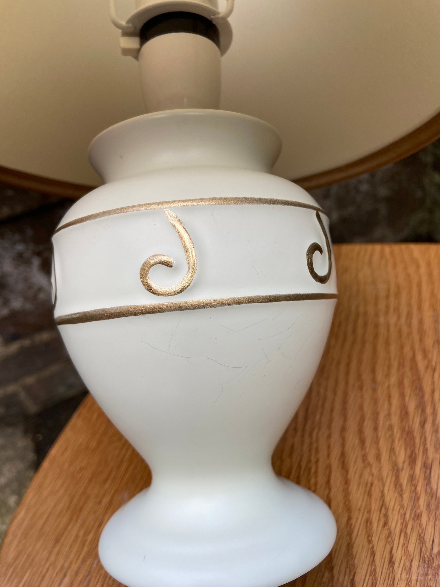 Pretty vintage ceramic china table lamp with gold detail and matching shade - working vintage lamp