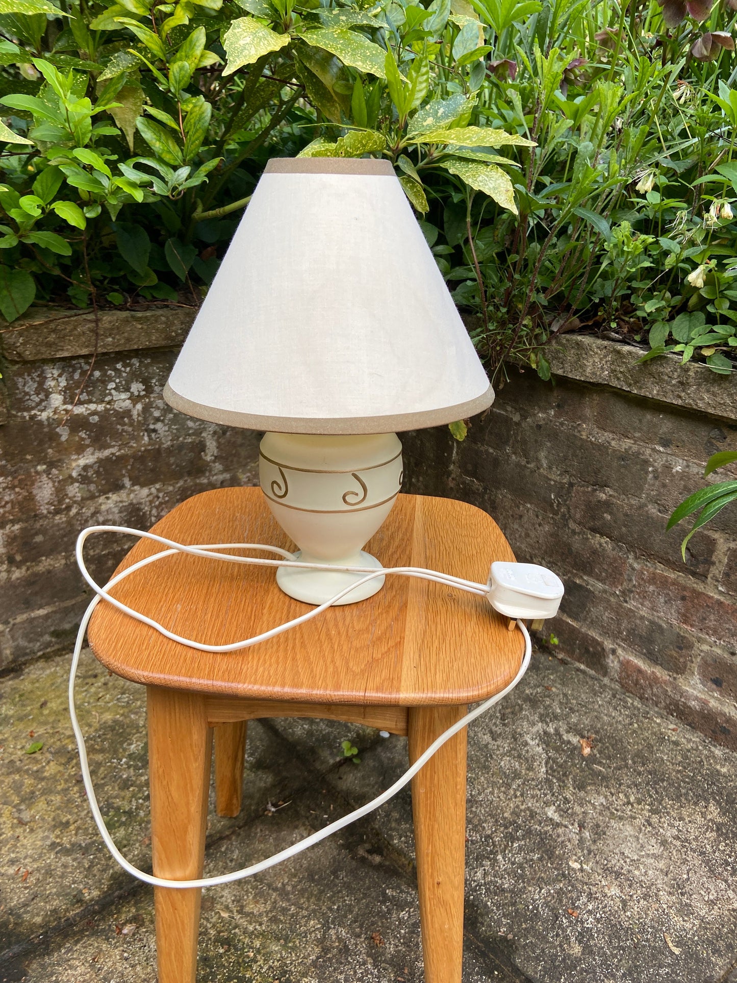 Pretty vintage ceramic china table lamp with gold detail and matching shade - working vintage lamp
