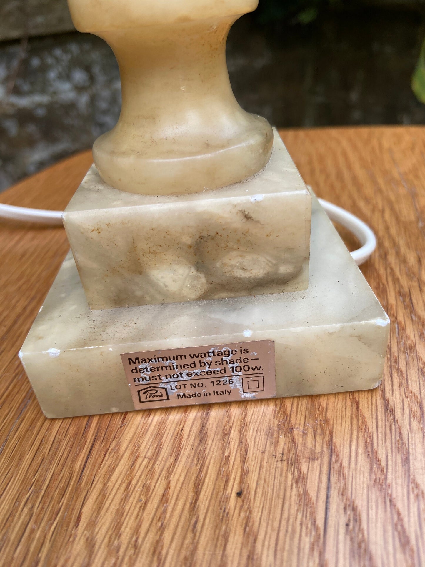 Alabaster (onyx) table lamp, tiered square base, column stem with beautiful shapes, creamy yellow grey veins, vintage lamp, working lamp