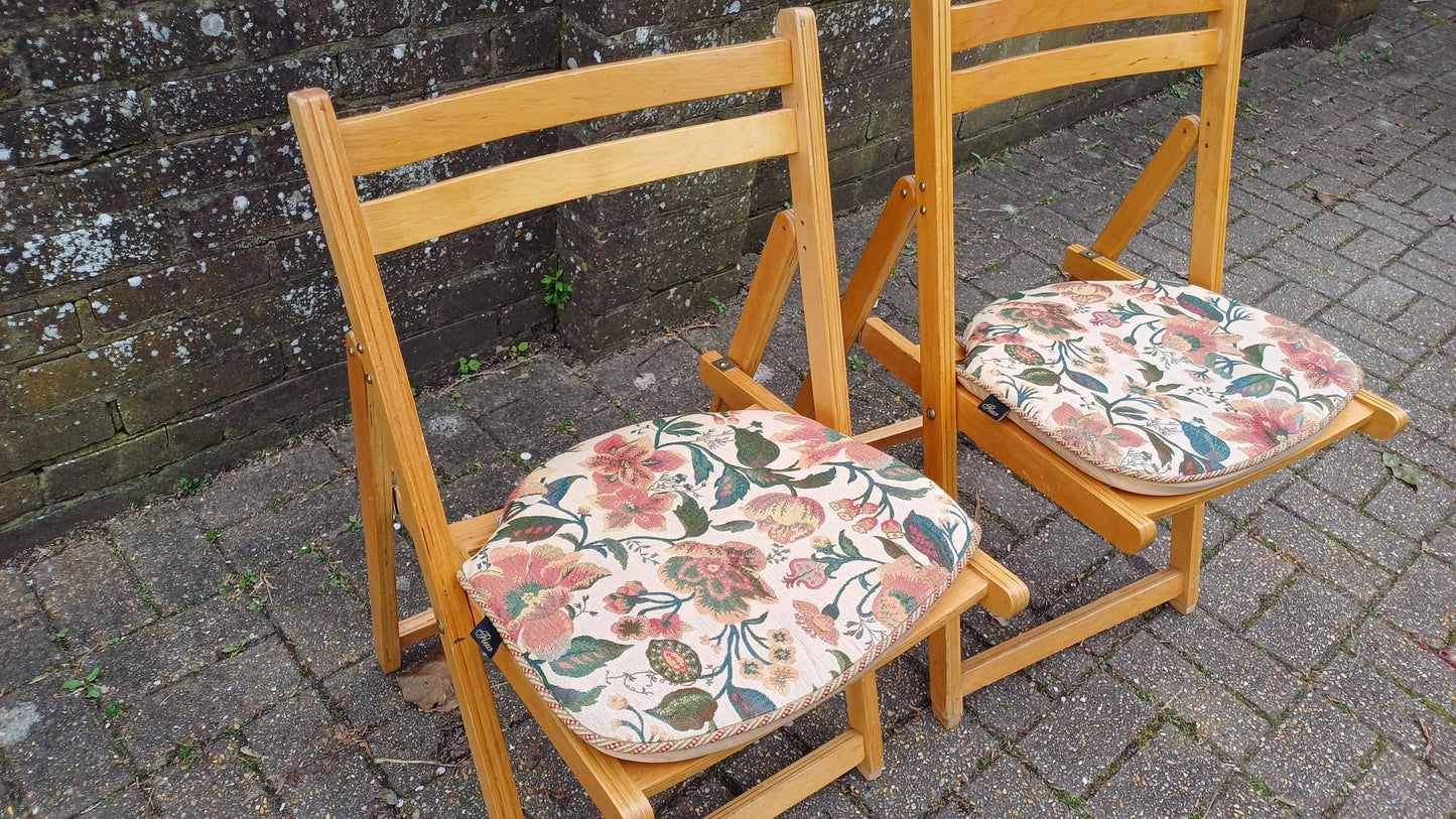 Lovely Pair of Wooden 90s Folding Occasional Chairs with Soft Cushions